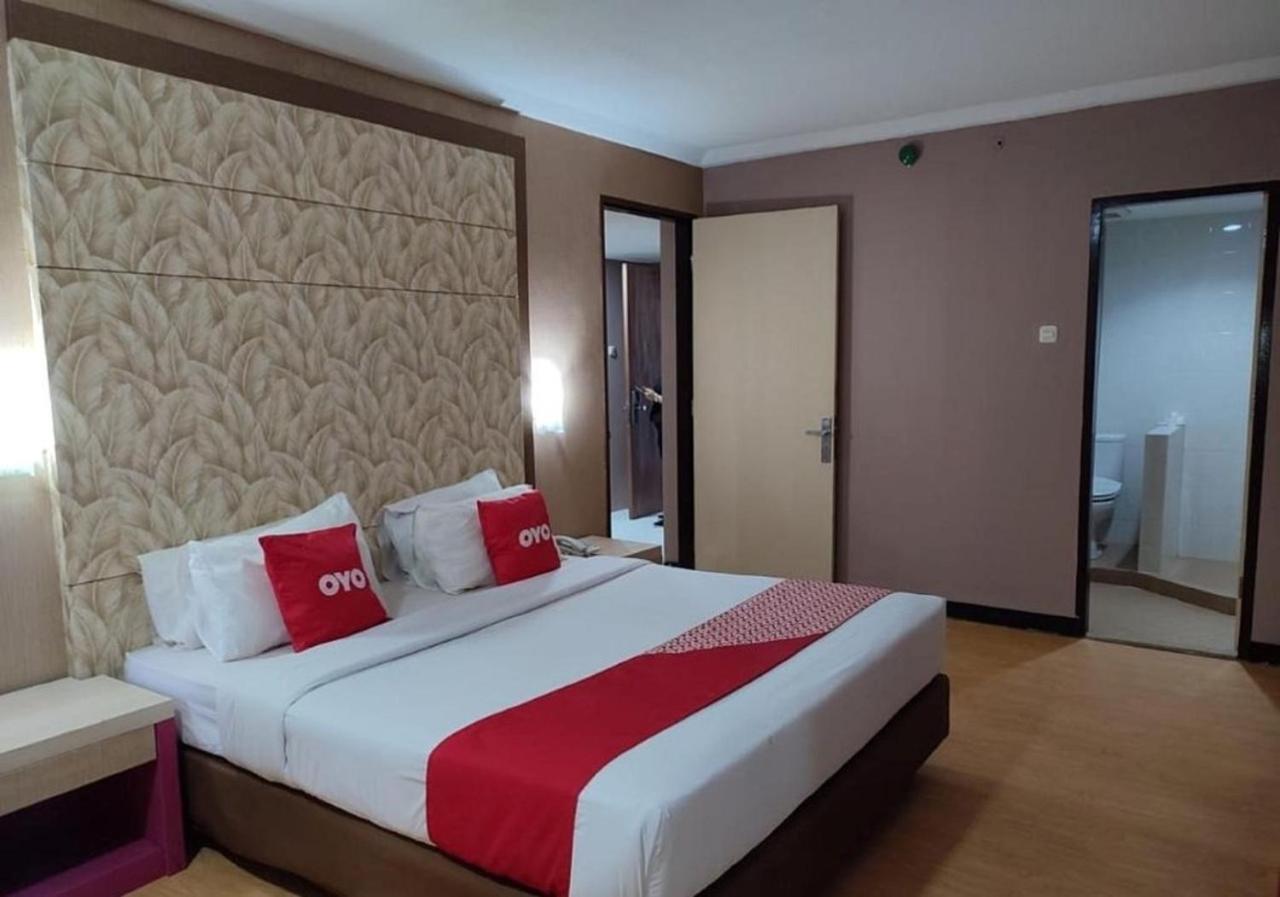 Collection O 1963 Hotel The New Benakutai Balikpapan  Exterior photo