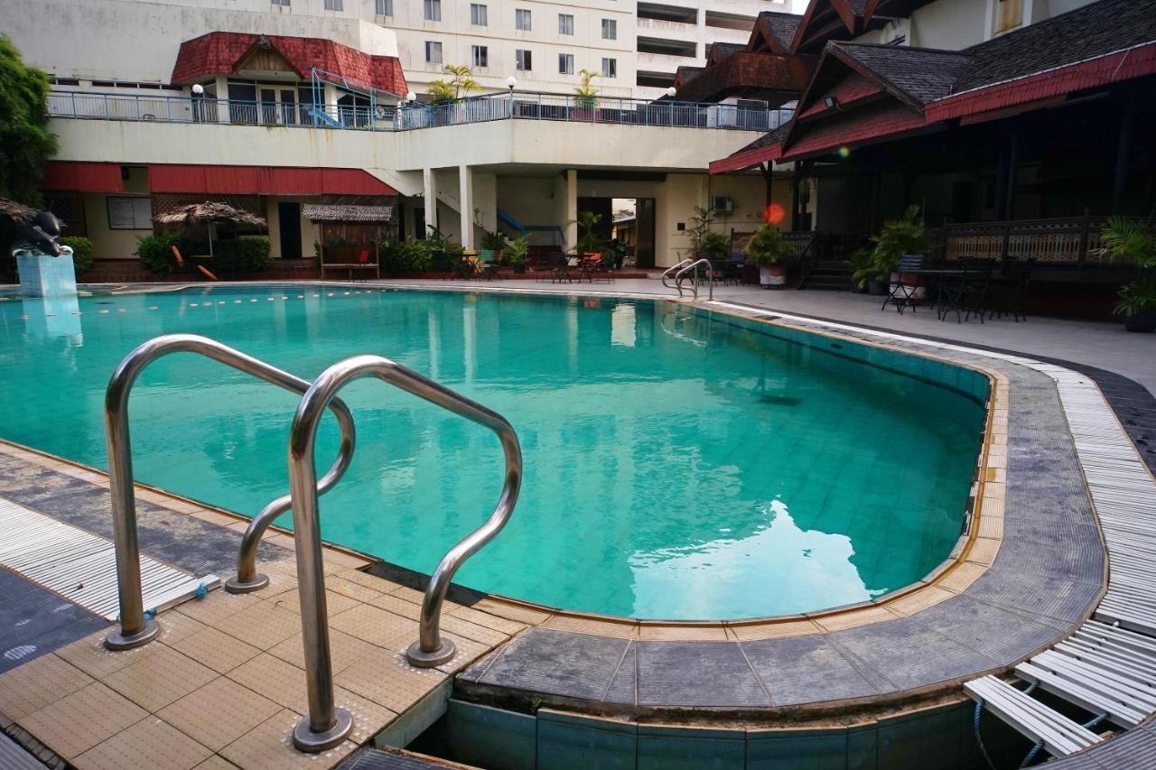 Collection O 1963 Hotel The New Benakutai Balikpapan  Exterior photo