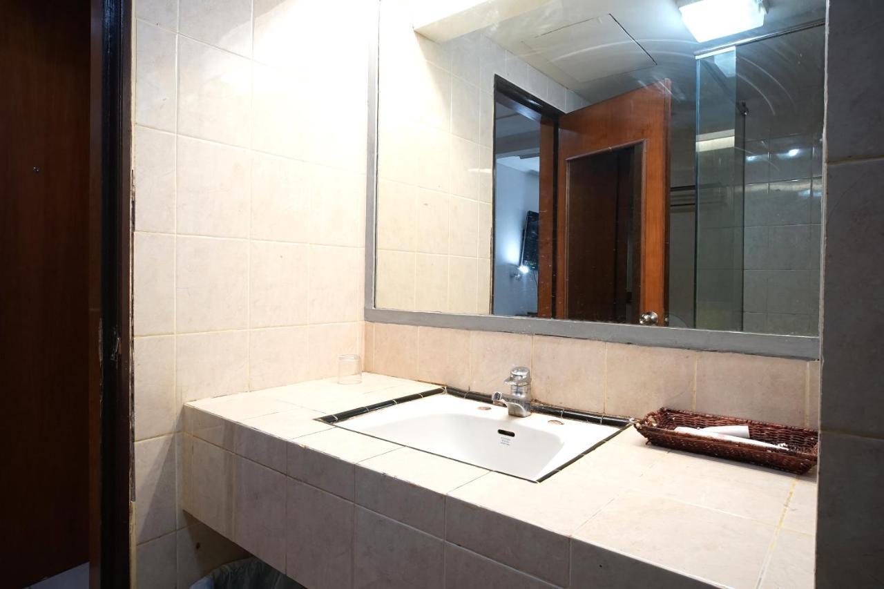 Collection O 1963 Hotel The New Benakutai Balikpapan  Exterior photo