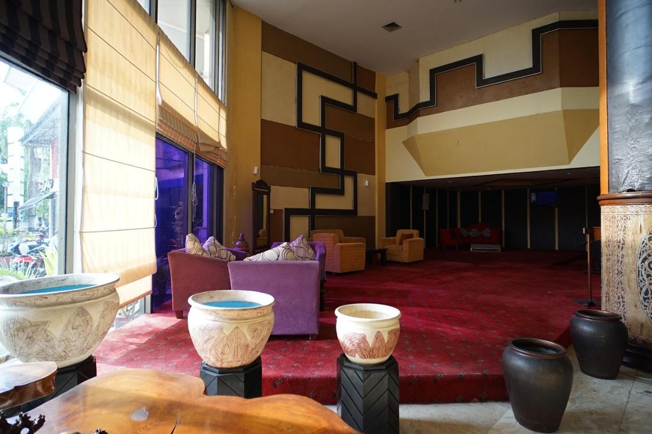 Collection O 1963 Hotel The New Benakutai Balikpapan  Exterior photo
