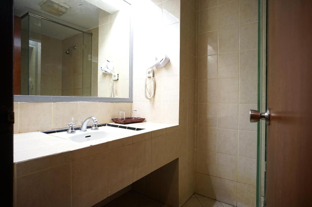 Collection O 1963 Hotel The New Benakutai Balikpapan  Exterior photo