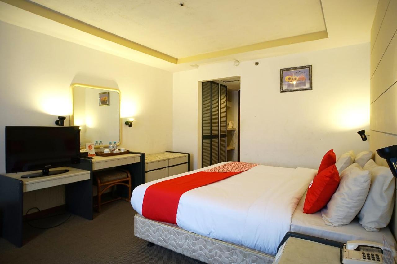 Collection O 1963 Hotel The New Benakutai Balikpapan  Exterior photo